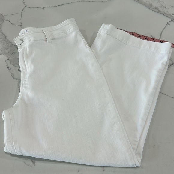 Paige Women’s Nellie Cullote Jeans. Crisp White. Size 31 (599A) - Picture 14 of 16